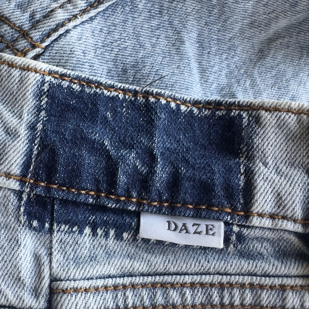 DAZE Tough Love Denim Shorts Size 29 - Picture 9 of 12